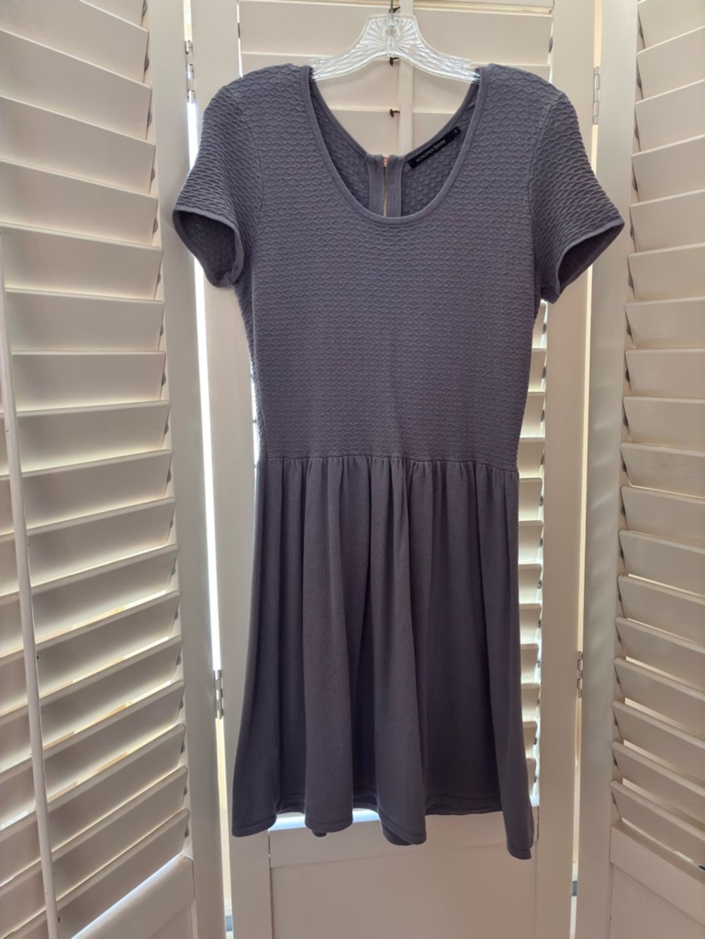 MONOPRIX Femme Short Sleeve Knit Textured Top Zipper-Back Dress Size M